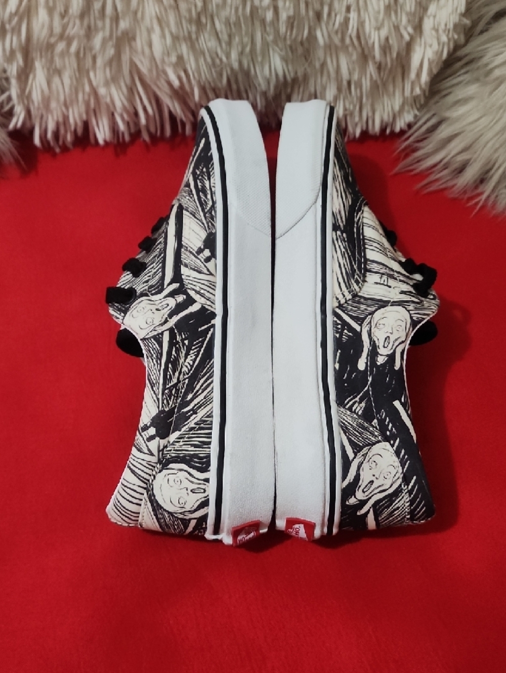 Vans Era MoMA Edvard Munch Canvas Sneakers in Black and White with Graphic Print - Picture 6 of 12